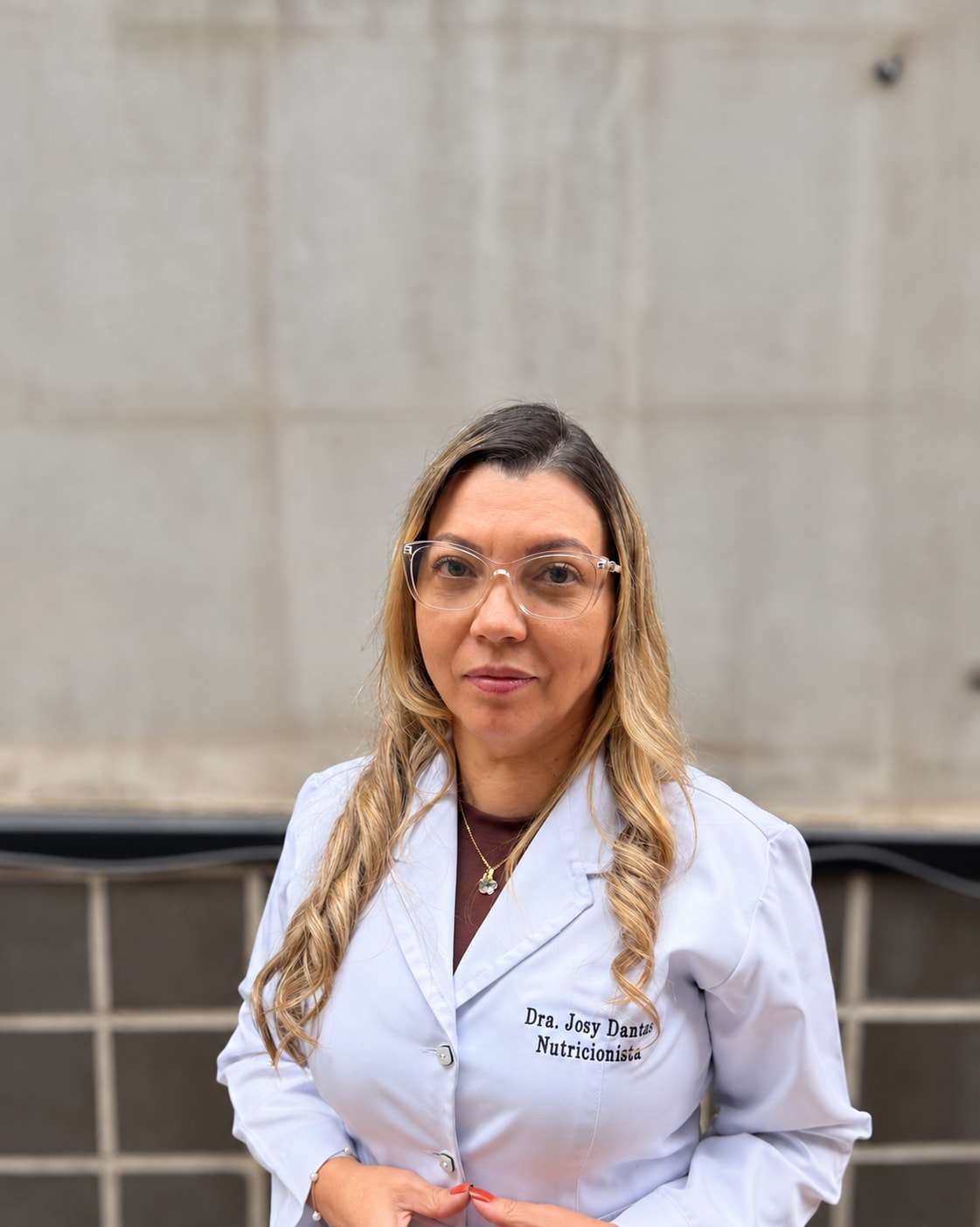Retrato da Dra. Josy Dantas, nutricionista especializada em genômica nutricional